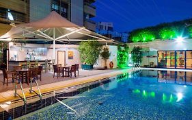 Novel Hotel City Center  4*